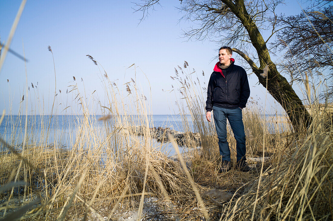 Mann am Strand, Rankwitz, Halbinsel Lieper Winkel, Usedom, Mecklenburg-Vorpommern, Deutschland