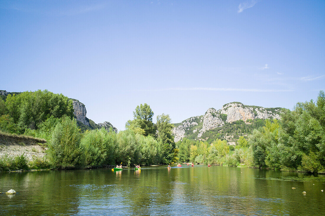 Kanufahren auf dem Herault, Heraultschlucht, Saint-Bauzille-de-Putois, Ganges, Herault, Languedoc-Roussillon, Frankreich