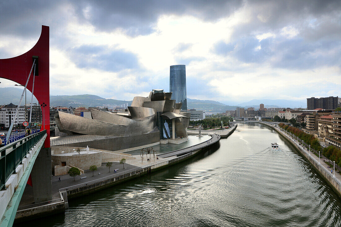 am Guggenheim Museum, Bilbao, Baskenland, Nord-Spanien, Spanien