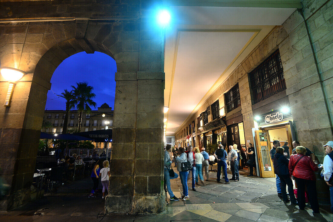 am Plaza Nueva in der Altstadt, Bilbao, Baskenland, Nord-Spanien, Spanien