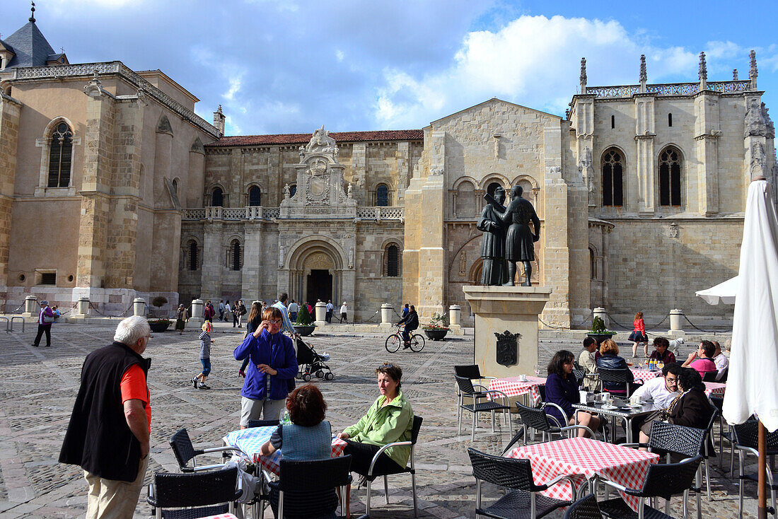 Basilica de San Isidoro in the old town of Leon, Castile and Leon, North-Spain, Spain