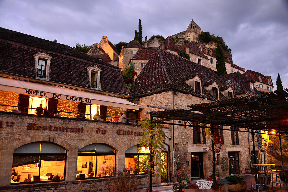 Hotel and restaurant in Beynac-et-Cazenac in the Dordogne valley, Perigord, Dordogne, Aquitaine, West-France, France