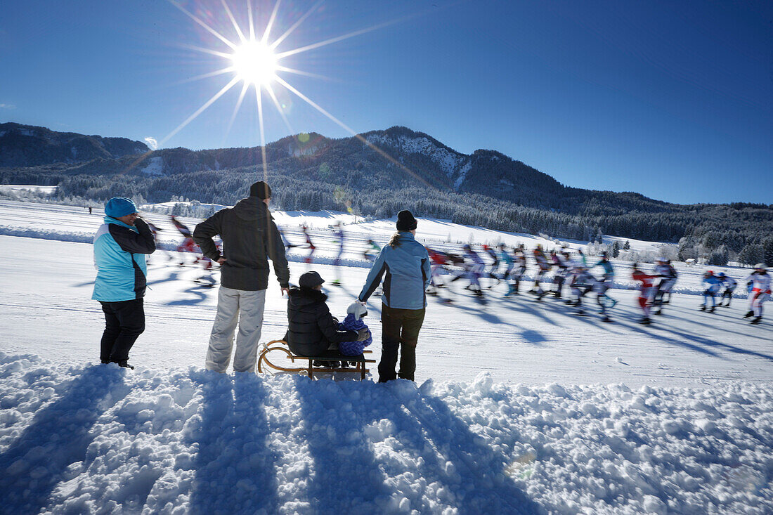 Eisschnellläuferinnen auf dem Weißensee, Aart Koopmans Memorial Lauf, Alternative Elfstädtetour, Weißensee, Kärnten, Österreich