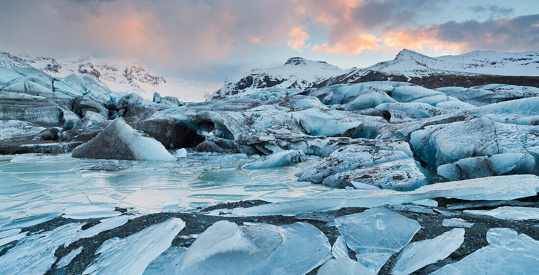 Eis am Gletscher Svinafellsjökull, Südisland, Island