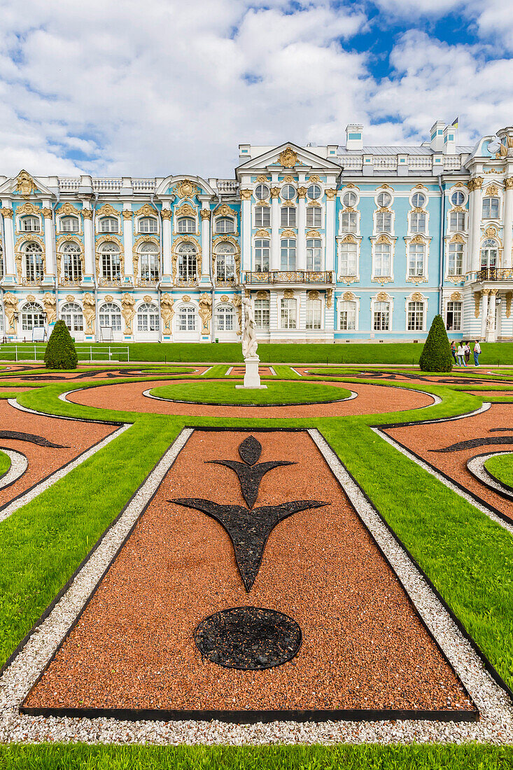 View of the French-style formal gardens at the Catherine Palace, Tsarskoe Selo, St. Petersburg, Russia, Europe