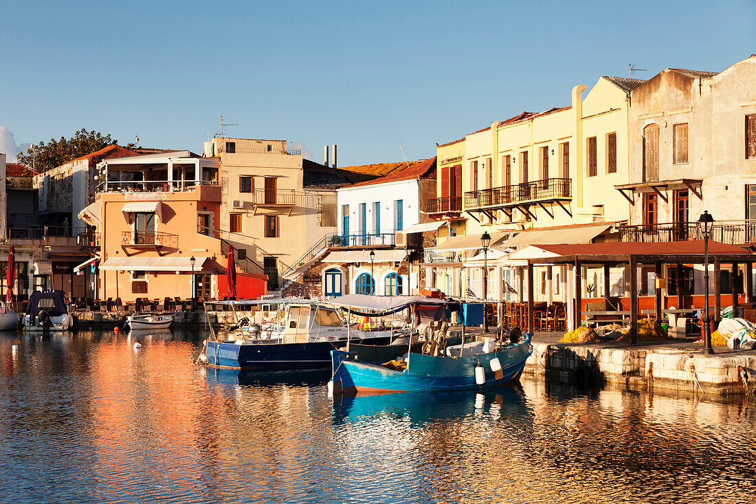 Old Venetian harbour, taverns on seaside, Rethymno (Rethymnon), Crete, Greek Islands, Greece, Europe