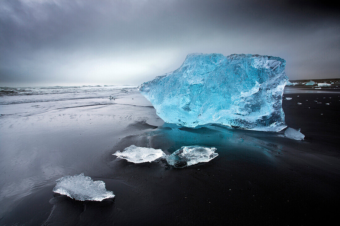 Jokulsa Beach on a stormy day, where icebergs from nearby Jokulsarlon glacial lagoon flow into the North Atlantic and are then washed back onto the black volcanic sand beach, on the edge of the Vatnajokull National Park, South Iceland, Iceland, Polar Regi