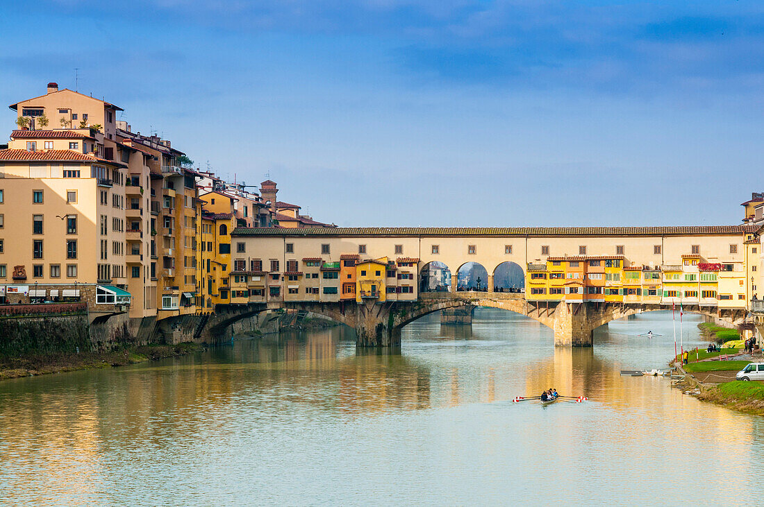 Ponte Vecchio and River Arno, Florence (Firenze), UNESCO World Heritage Site, Tuscany, Italy, Europe