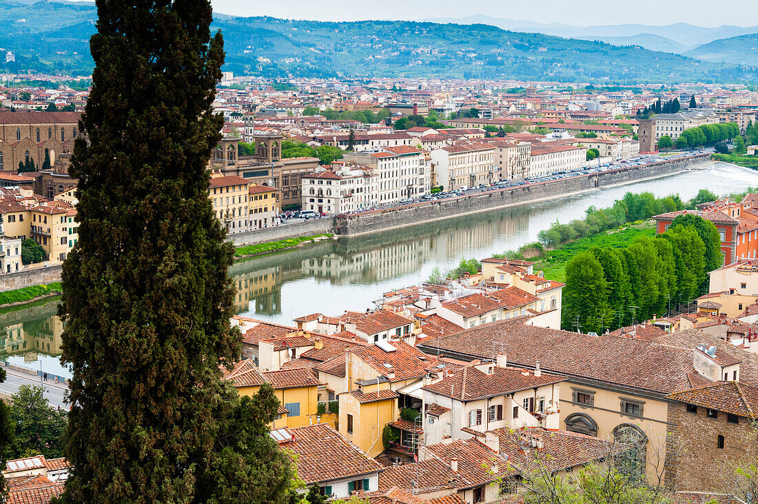 View of city center of Florence, River Arno, Florence (Firenze), UNESCO World Heritage Site, Tuscany, Italy, Europe