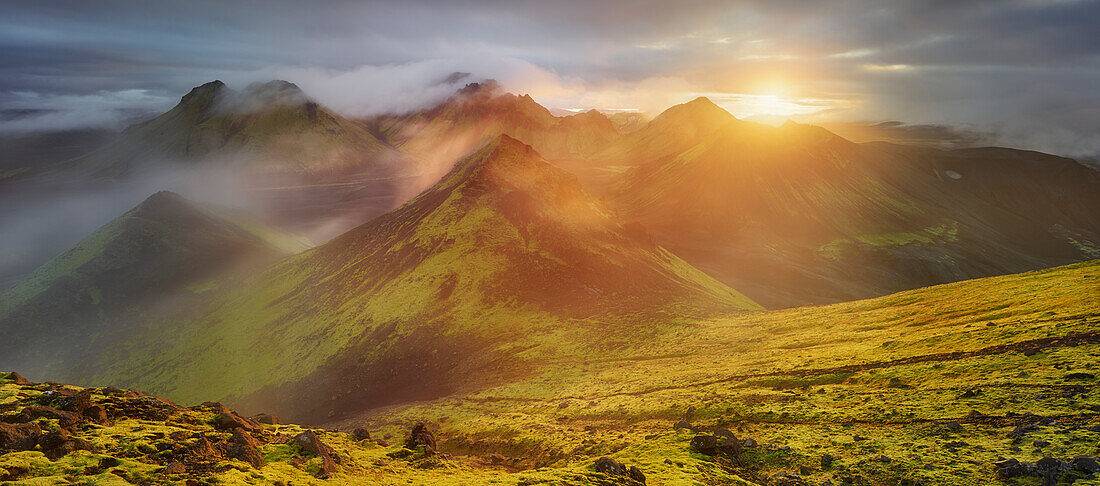 Berglandschaft bei Sonnenaufgang, Storkonufell, Mofell, Fjallabak, Südisland, Island