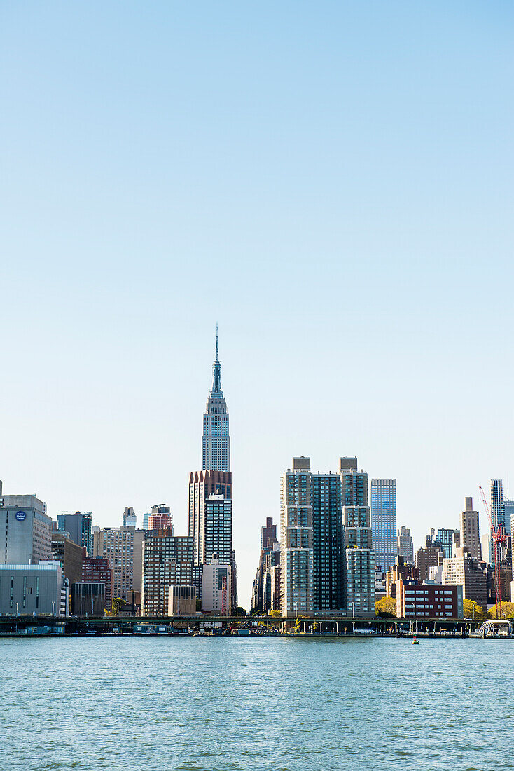 Skyline Manhattan und East River, Manhattan, New York, USA