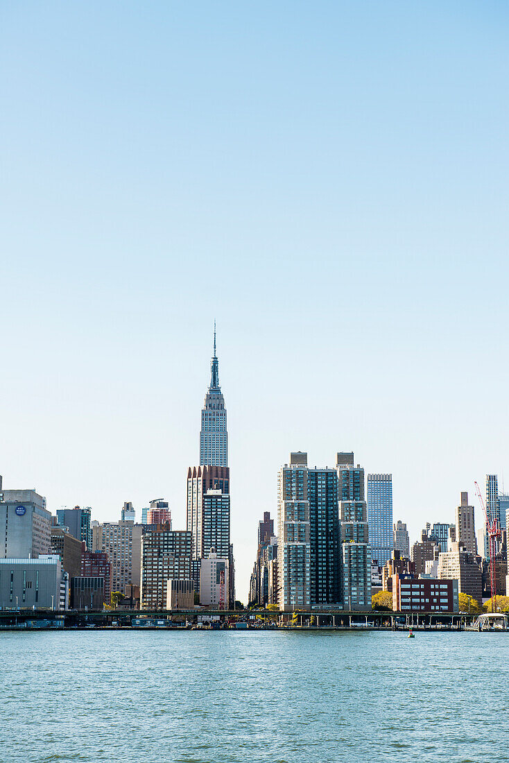 skyline Manhattan and East River, Manhattan, New York, USA