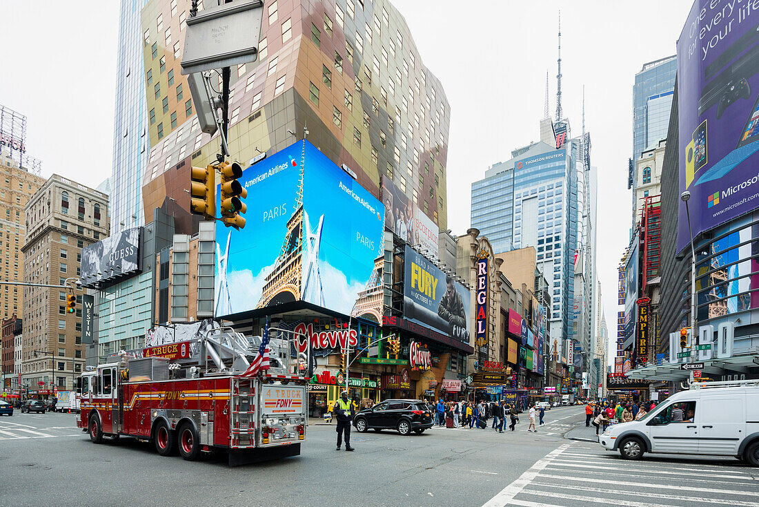 am Times Square, Broadway, Manhattan, New York, USA