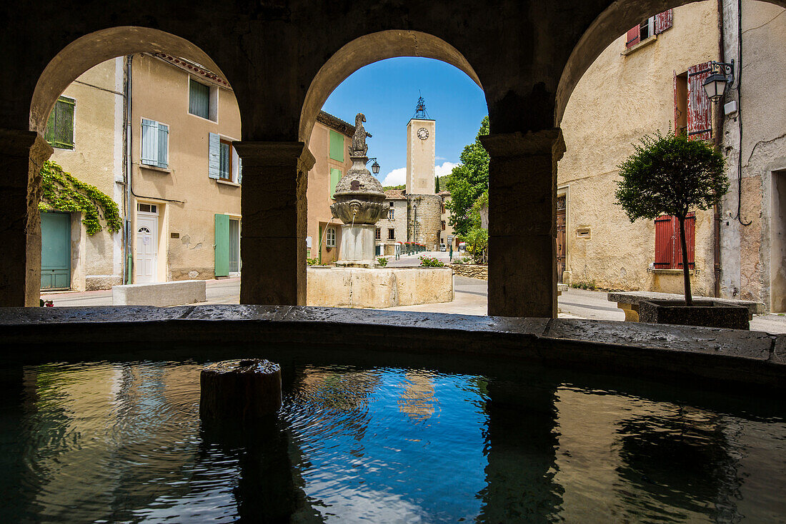 Mollans-sur-Ouveze, Departement Drome, Region Rhones-Alpes, Provence, Frankreich, Provence, France