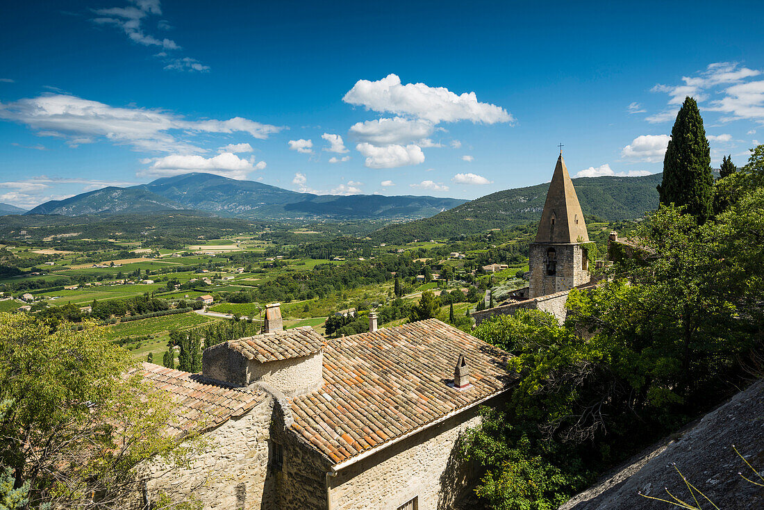 Crestet and Mont Ventoux, bei Vaison-la-Romaine, Departement Vaucluse, Provence-Alpes-Cote d´Azur, Provence, France