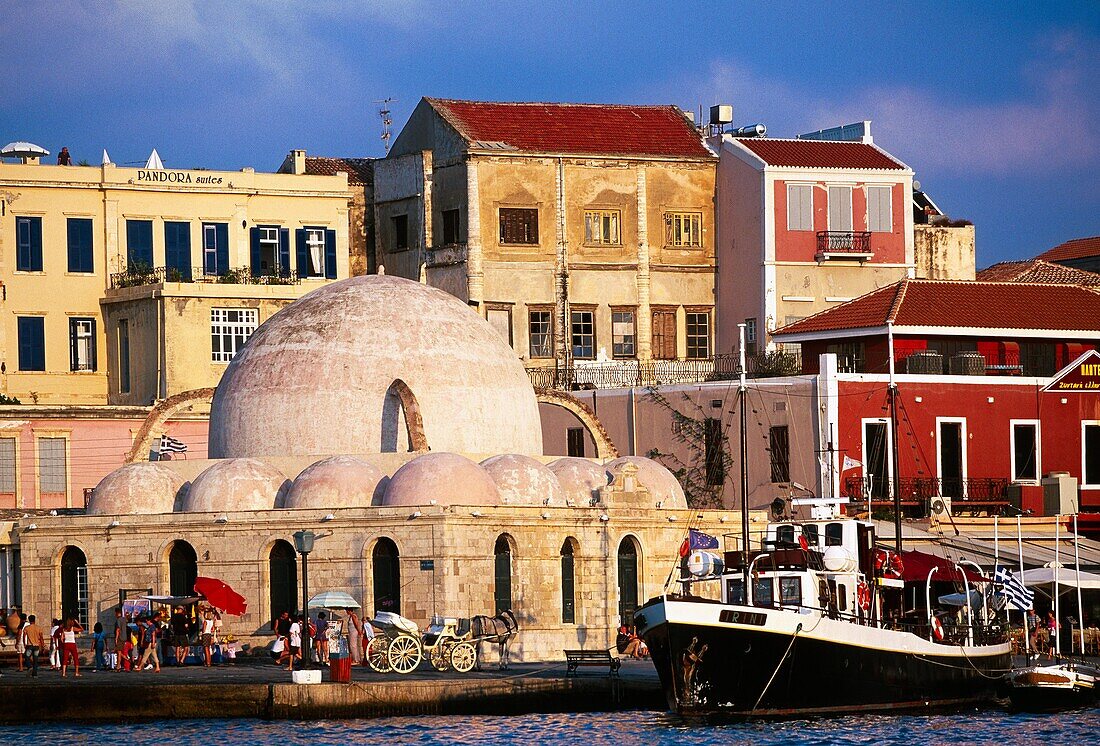 Giali Jamis, Turkish mosque 1645 at the old harbour of Hania, Chania, Hania province, Chania province, Crete, Greece.