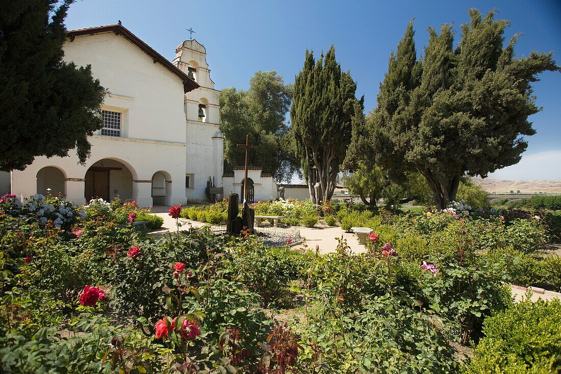 ROSE GARDEN MISSION SAN JUAN BAUTISTA STATE PARK CALIFORNIA USA