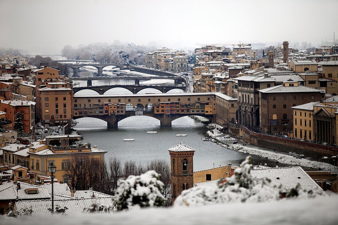 Italy, Tuscany, Florence, Ponte Vecchio, snow