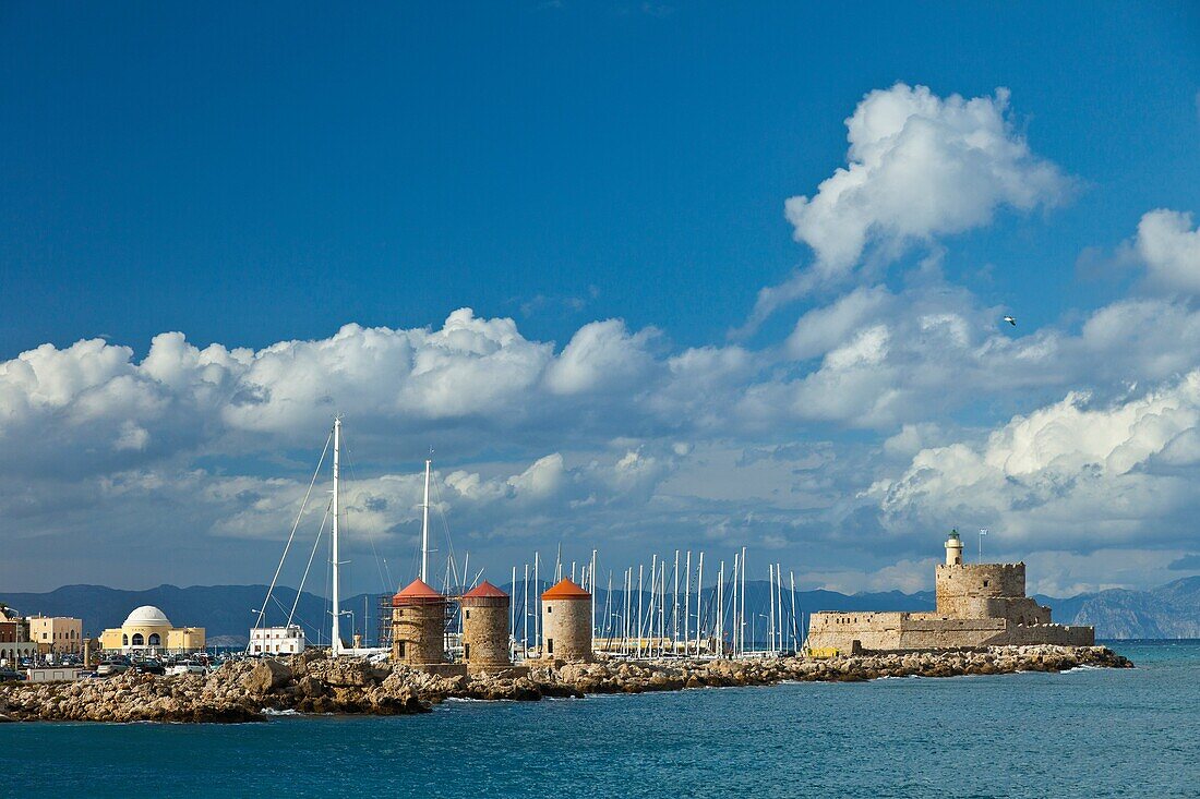 Windmills and Fort Saint Nicolas, Rhodes Town, Rhodes Island, Dodecaneso, Greece, Mediterranean Sea.