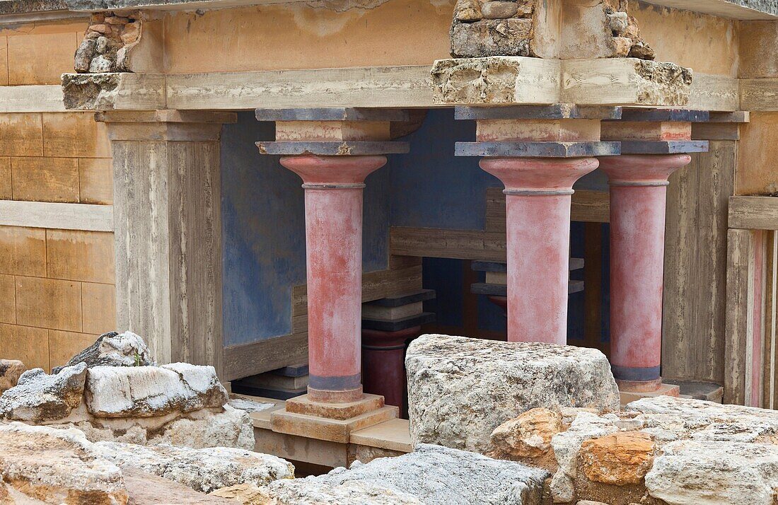 Entrance to the ritual baths, Palace of Knossos, Crete Island, Aegean Sea, Greece.