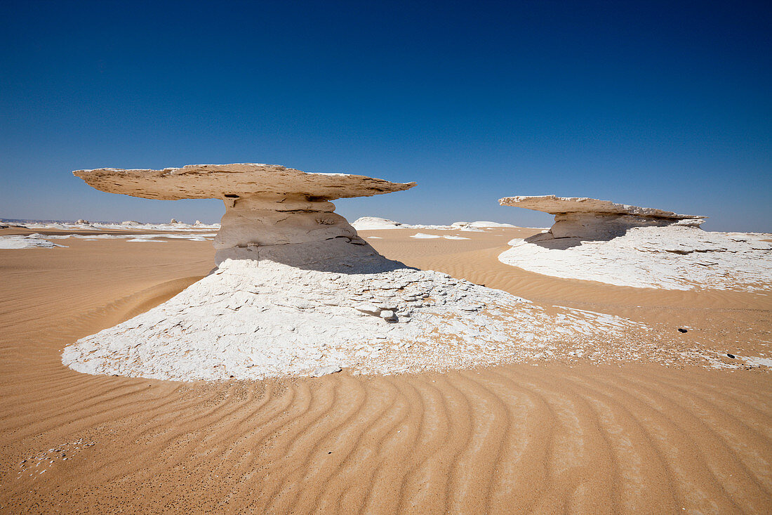 Formationen aus Kalkstein in Nationalpark Weisse Wüste, Libysche Wüste, Aegypten, Formations of Lime Stone in White Desert National Park, Libyan Desert, Egypt