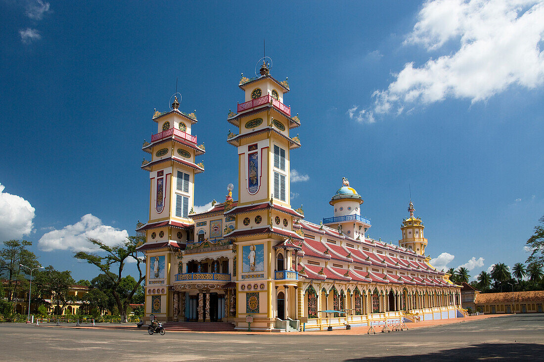 Tay Ninh, Vietnam, Asia, big, great, temple, religion, culture, traveling, place of interest, landmark