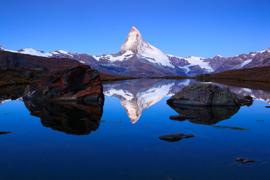 Alps, Alpine panorama, view, mountains, mountain panorama, mountain lake, peak, blue hour, dusk, twilight, cliff, rock, Fluhalp, mountains, summit, peak, autumn, scenery, Matterhorn, Mattertal, morning, daybreak, nature, silence, Switzerland, Swiss Alps, 