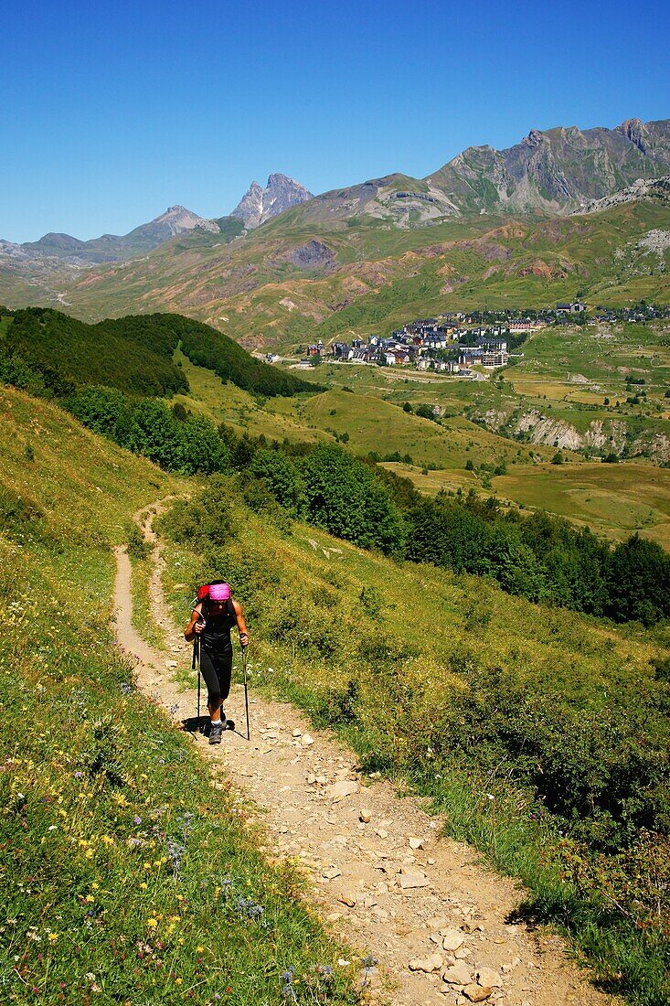 Wanderer im Valle de Tena Huesca Pyrenäen Pyrenäen Spanien