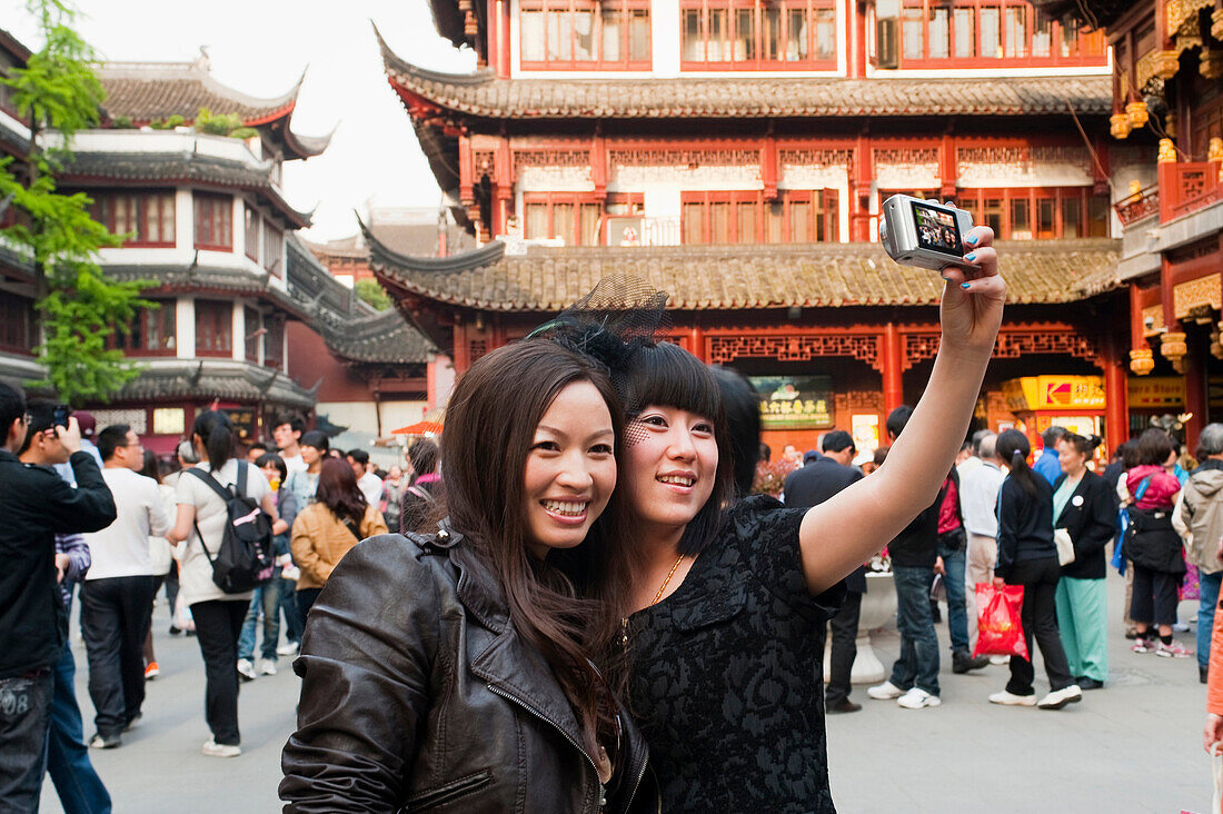 Tourists taking their own photograph at Yu Yuan Garden, Huangpu District, Shanghai, China, Asia  MR