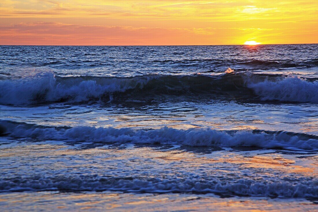 France, Gironde, Montalivet-les-Bains, sunset at Atlantic Ocean