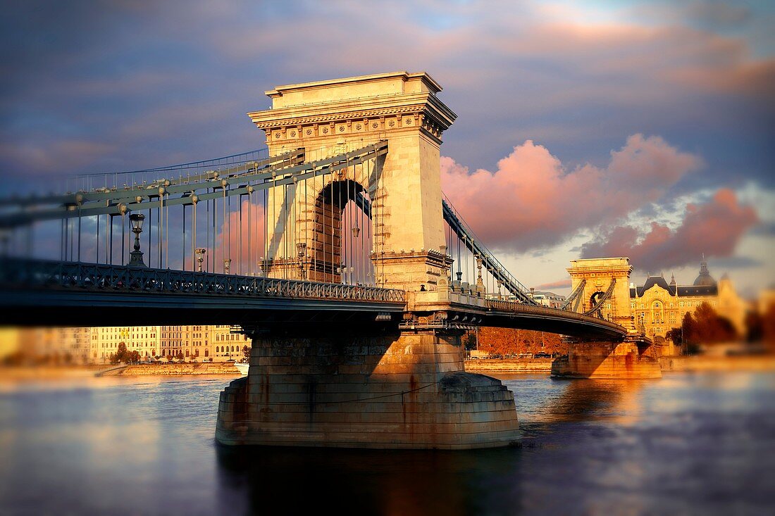 Szecheni Lanchid  Chain Bridge   Suspension bridge over the Danube betwen Buda & Pest  Budapest Hungary