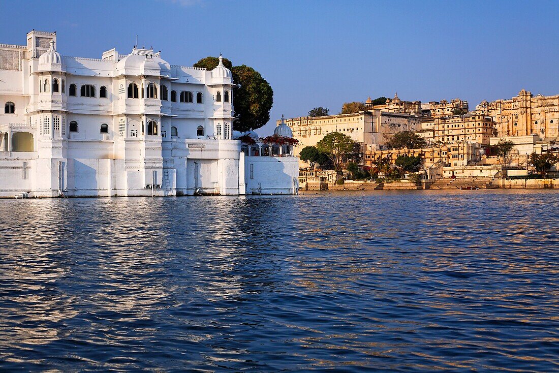 The Lake Palace Hotel and the City Palace, Lake Pichola, Udaipur Rajasthan, India