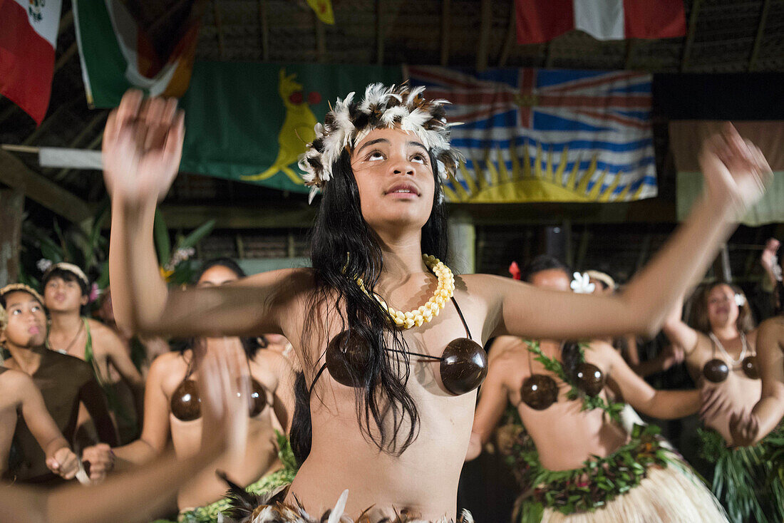 Atiu Island. Cook Island. Polynesia. South Pacific Ocean. Children dressed in traditional Polynesian dances and interpret Polynesian dances organized at Hotel Villas Atiu Atiu island. The Cook Islands lie northeast of New Zealand in the South Pacific Ocea