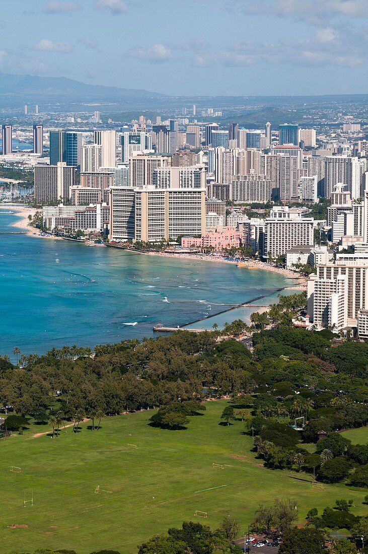 USA, Hawaii, Oahu. View of Waikiki and Honolulu from Diamond Head.