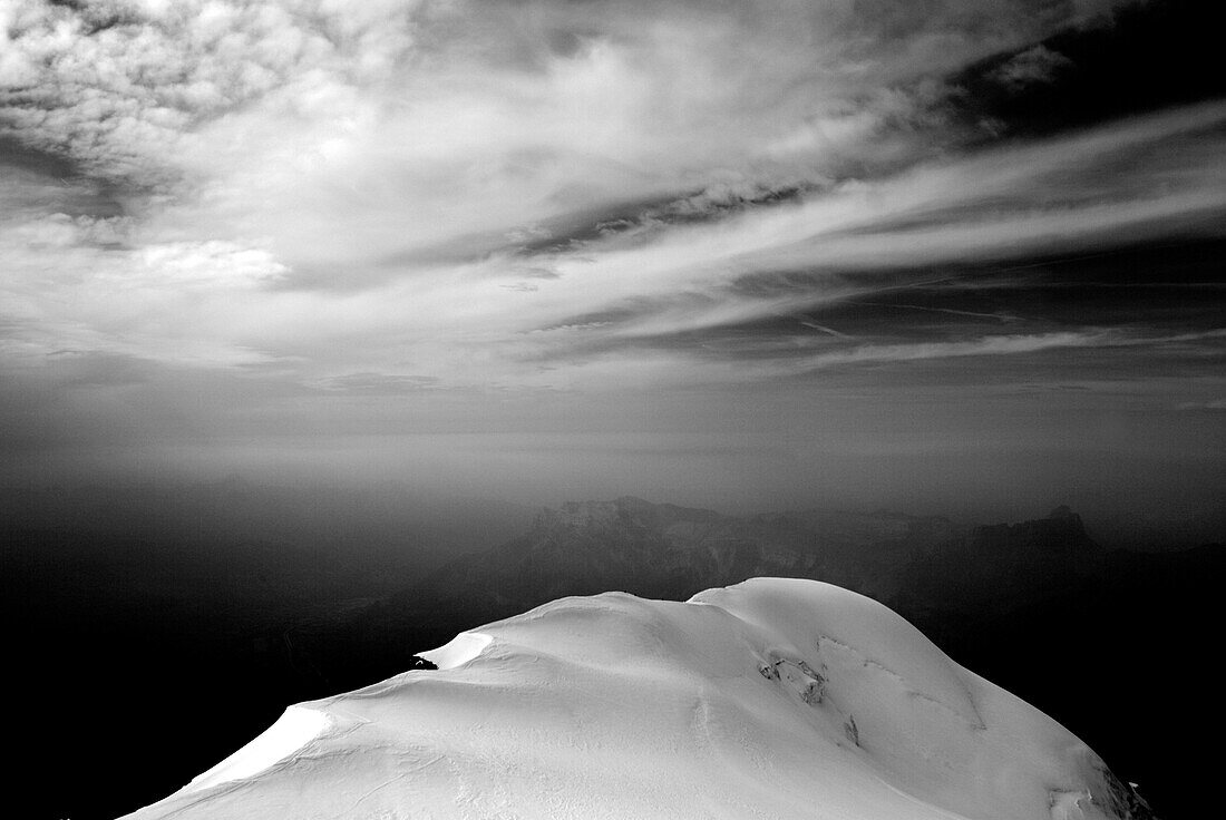 Vergletscherter Gebirgsrücken, Mont Blanc Massiv, Grajische Alpen, Frankreich