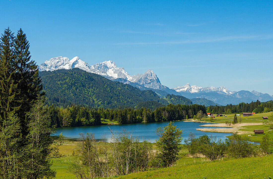 Geroldsee, lake near Mittenwald in Spring, Wetterstein mountains, Alpspitze, Zugspitze, Waxenstein, Werdenfelser Land, Baverian Alps, Upper Baveria, Bavaria, Germany, Europe