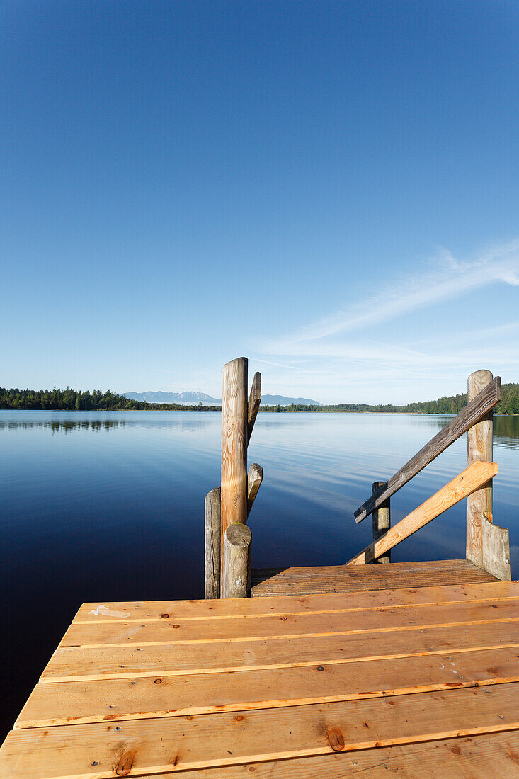 Wooden pier, bathing pier at lake Kirchsee near Sachsenkamm, moorland lake, Ellbach and Kirchseemoor nature reserve, Bavarian alpine foreland, Landkreis Bad Toelz- Wolfratshausen, Upper Bavaria, Bavaria, Germany, Europe