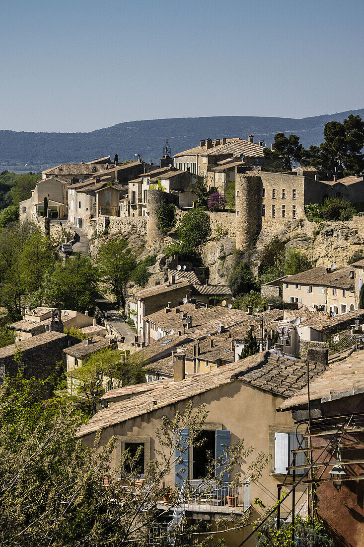 Walled citadel, Menerbes, Luberon mountains, Provence-Alpes-Côte dAzur, France