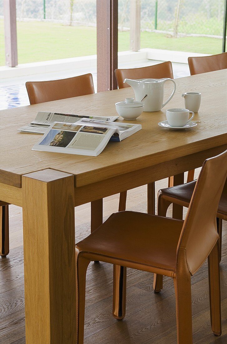 A coffee break at a dining table in front of a window