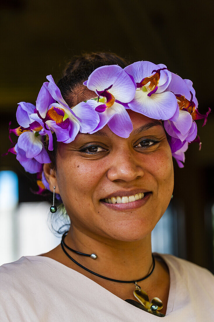 Polynesian woman, Hilton Moorea Lagoon Resort, island of Moorea, Society Islands, French Polynesia.