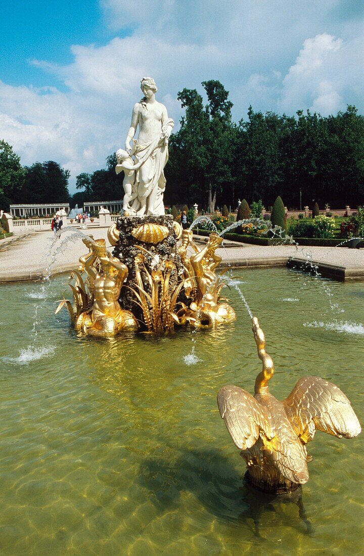 Netherlands, Apeldoorn, Het Loo Palace, Garden, Fountain