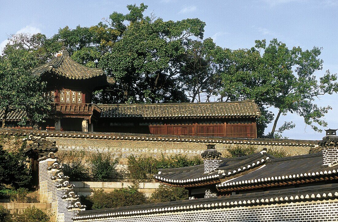 CHANGDOKKUNG PALACE, SEOUL, KOREA.