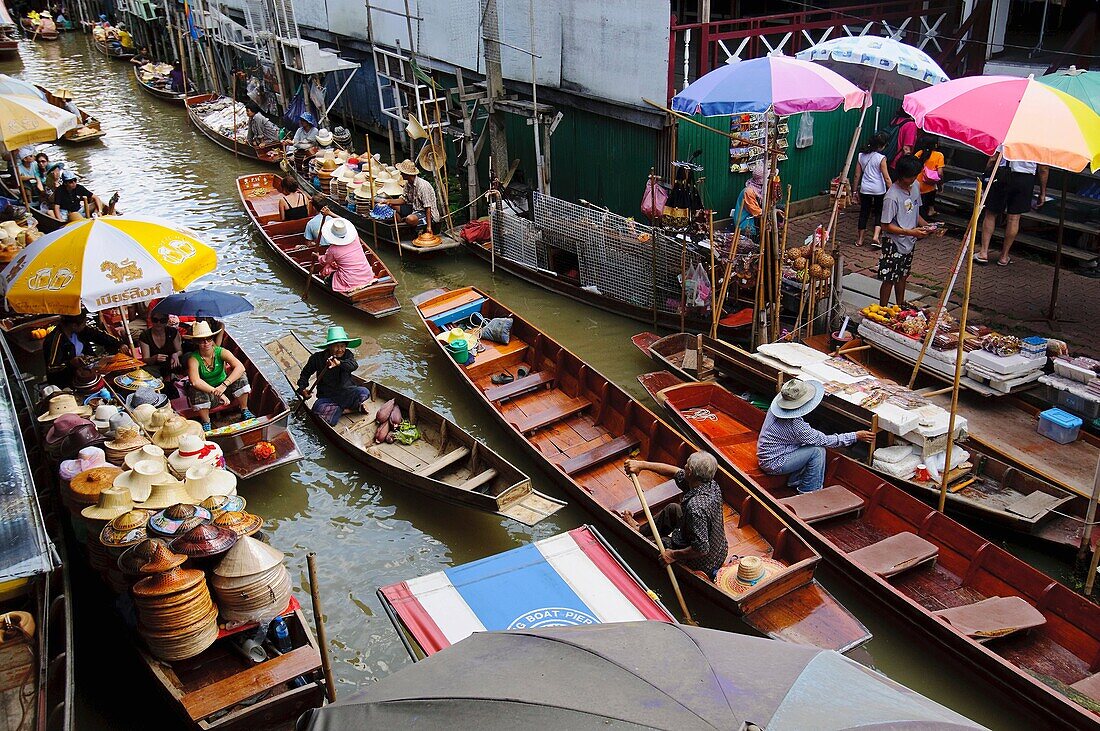 Floating Market Damnoen Saduak Thailand