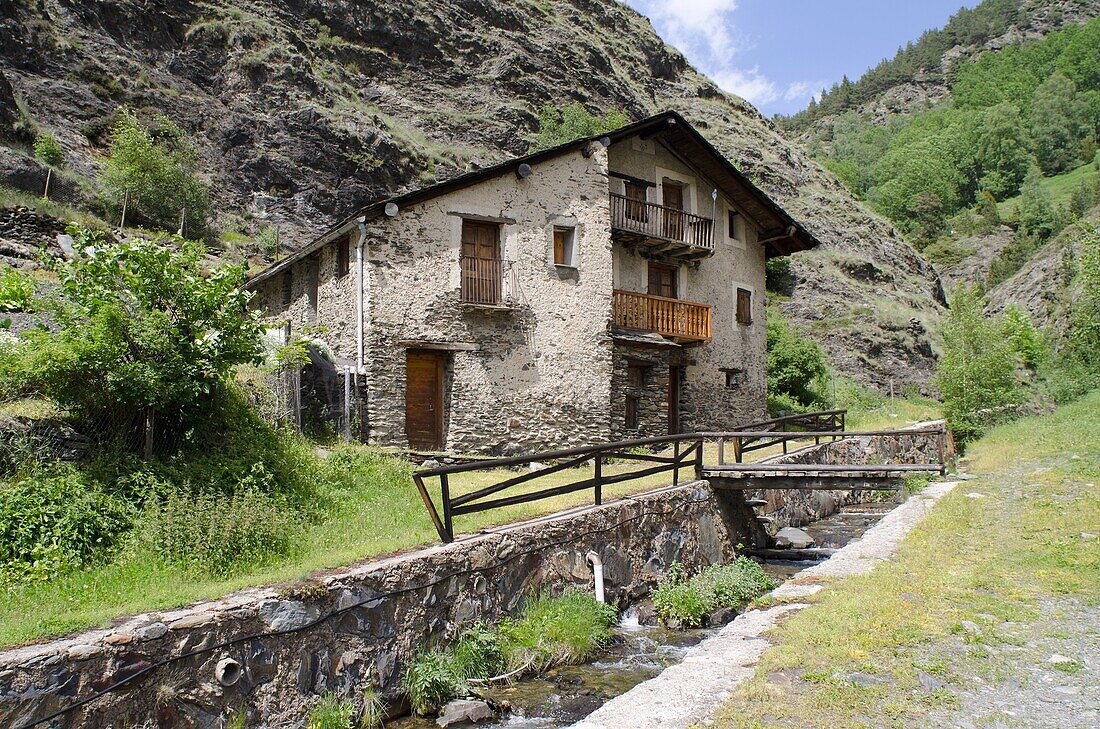 Tor village  Lerida Pyrenees  Catalonia, Spain