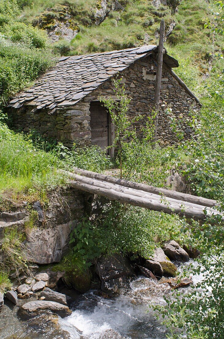 Tor village  Lerida Pyrenees  Catalonia, Spain