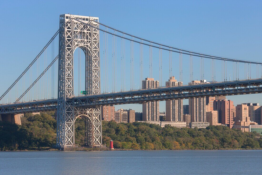 The George Washington Bridge and Jeffreys Hook Lighthouse on the Hudson River, Washington Heights, New York City, New York, USA