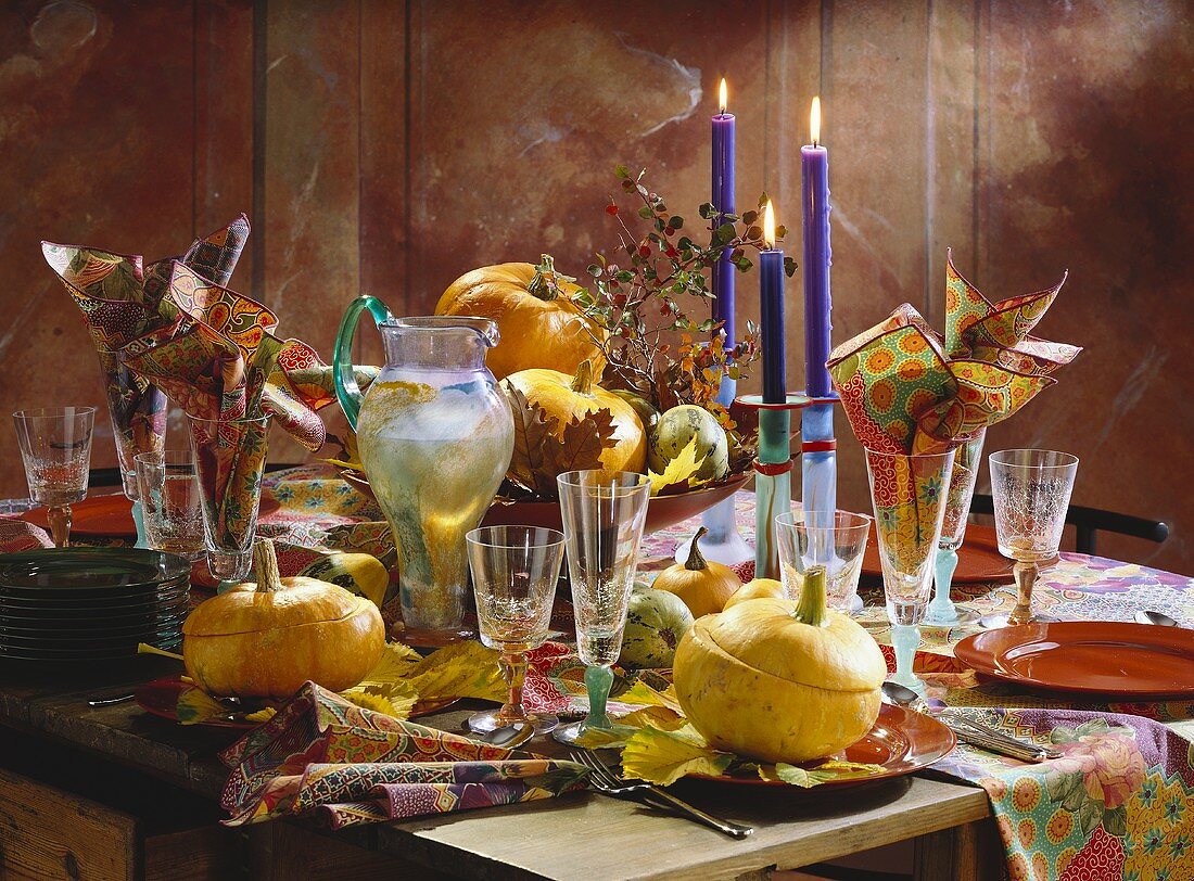 Herbstlich gedeckter Tisch