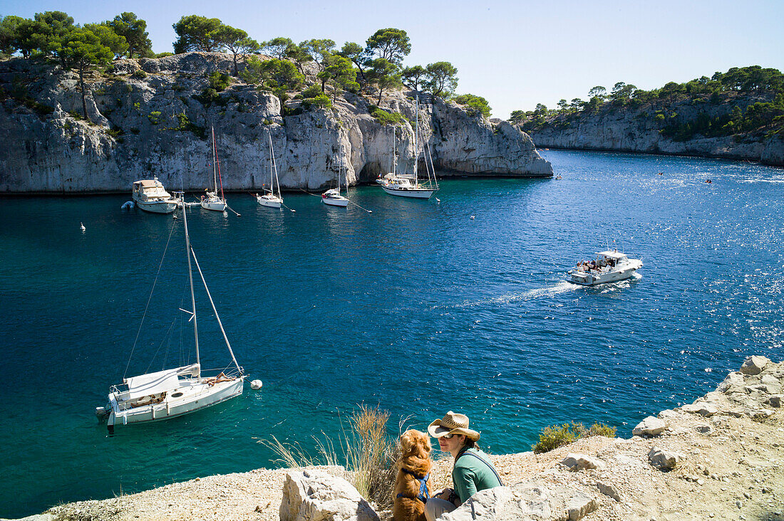 Segelschiff in Calanque de Port Miou, Bouches-du-Rhône, Frankreich