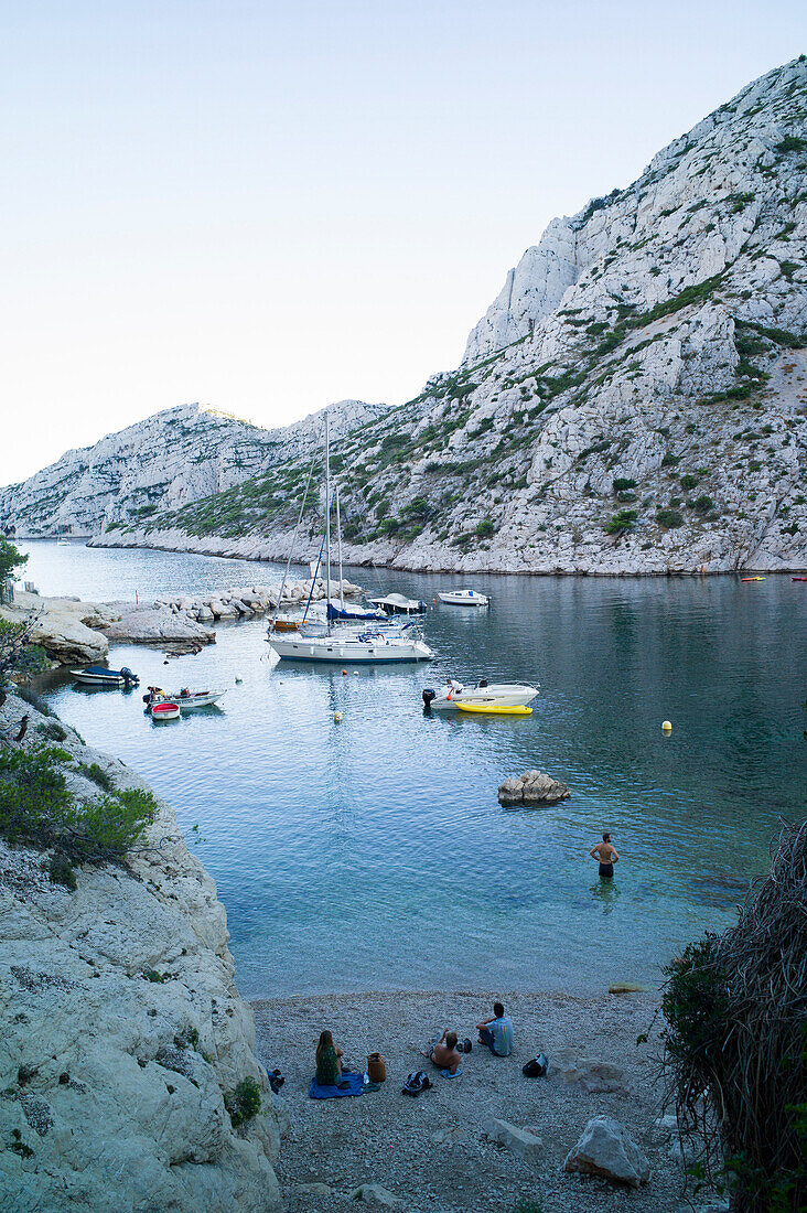 kleiner Strand in der Calanque de Morgiou, Bouches-du-Rhône, Frankreich