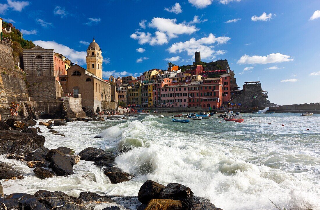 Harbour in Vernazza, Cinque Terre, UNESCO World Heritage Site, Liguria, Italy, Europe